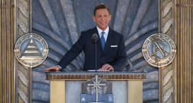 El Sr. David Miscavige, Presidente de la Junta del Religious Technology Center y líder eclesiástico de la religión de Scientology, inauguró el 24 de abril del 2010, la nueva Iglesia de Scientology de Los Ángeles, con líderes cívicos, funcionarios gubernamentales y 6,000 scientologists y sus invitados.