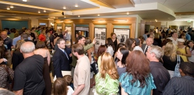Tanto scientologists como invitados visitaron el Centro de Información al Público de la nueva Iglesia, incluyendo los paneles interactivos presentando e ilustrando las creencias de Scientology y la vida de su Fundador L. Ronald Hubbard.