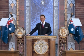 El Sr. David Miscavige, Presidente de la Junta de Religious Technology Center y líder eclesiástico de la religión de Scientology, inauguró la nueva Iglesia de Scientology de Melbourne. 