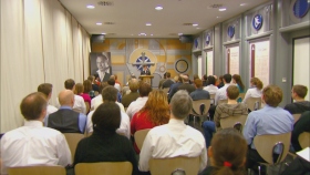 La capilla de Berlín es el escenario para los servicios dominicales, bodas y bautizos.